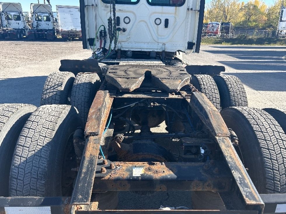 Day Cab Tractor-Heavy Duty Tractors-Freightliner-2020-T12664ST-Montreal-PQ-693,086\n\t\tkm-$ 59,250 - Image 6