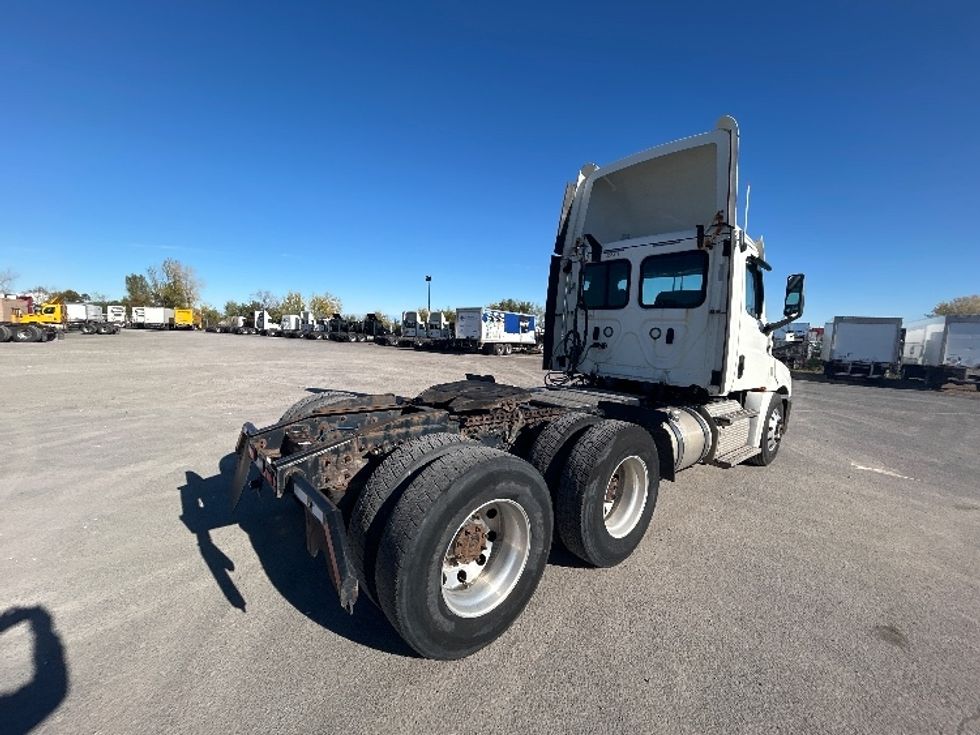 Day Cab Tractor-Heavy Duty Tractors-Freightliner-2020-T12664ST-Montreal-PQ-693,086\n\t\tkm-$ 59,250 - Image 7