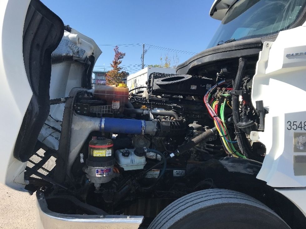 Day Cab Tractor-Heavy Duty Tractors-Freightliner-2020-T12664ST-Montreal-PQ-704,329\n\t\tkm-$ 62,500 - Image 16