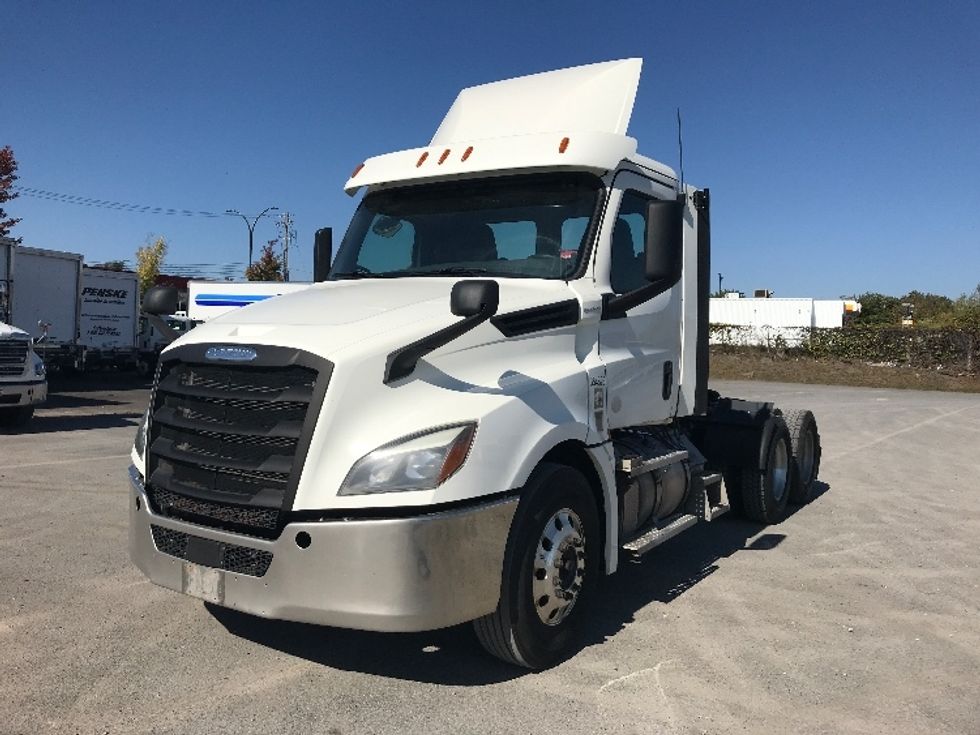 Day Cab Tractor-Heavy Duty Tractors-Freightliner-2020-T12664ST-Montreal-PQ-704,329\n\t\tkm-$ 62,500 - Image 3