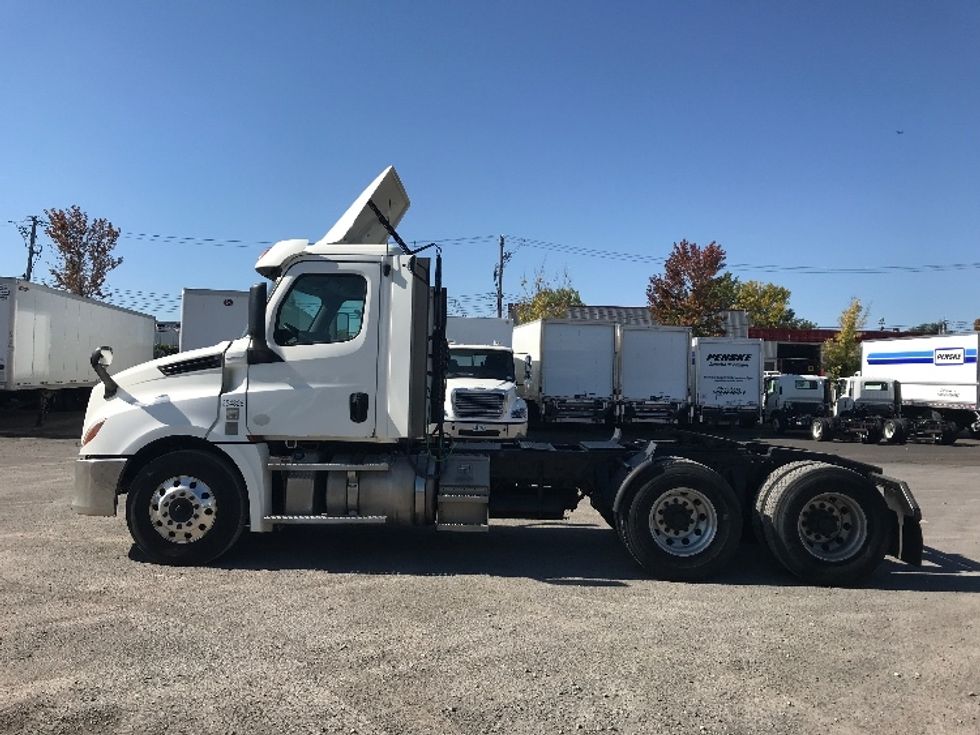 Day Cab Tractor-Heavy Duty Tractors-Freightliner-2020-T12664ST-Montreal-PQ-704,329\n\t\tkm-$ 62,500 - Image 4