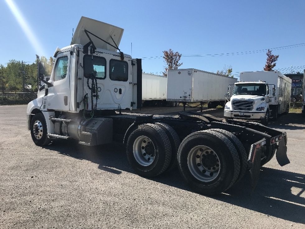 Day Cab Tractor-Heavy Duty Tractors-Freightliner-2020-T12664ST-Montreal-PQ-704,329\n\t\tkm-$ 62,500 - Image 5