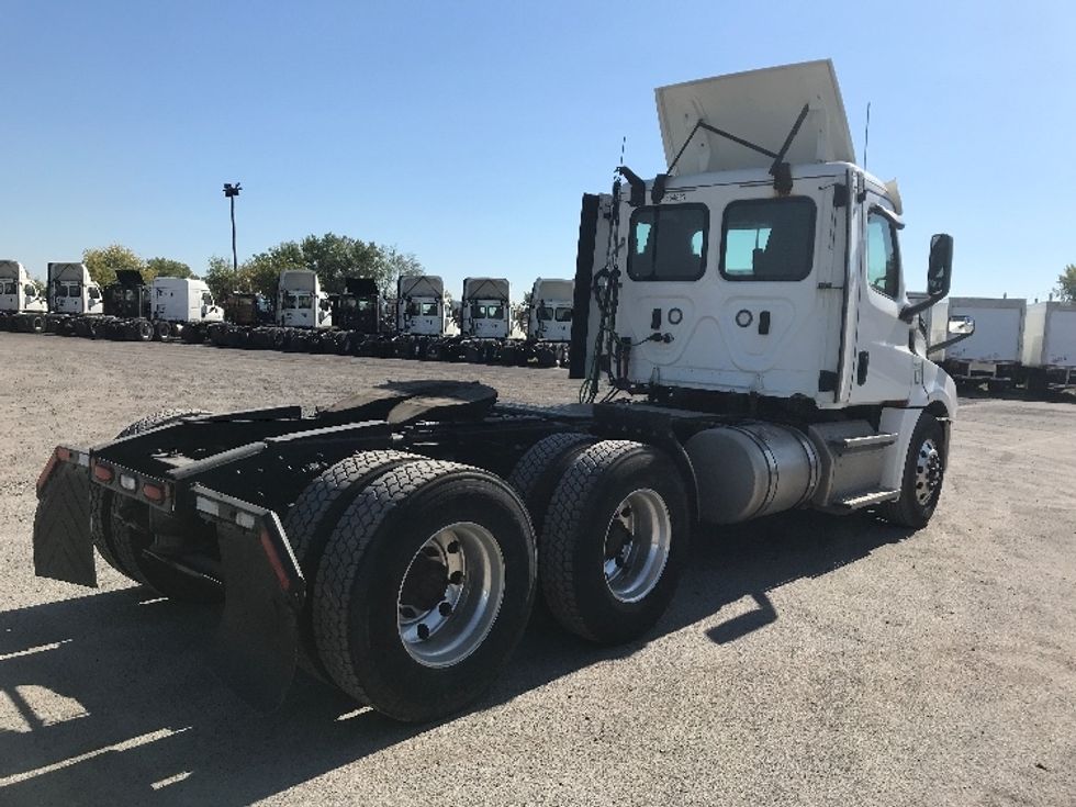 Day Cab Tractor-Heavy Duty Tractors-Freightliner-2020-T12664ST-Montreal-PQ-704,329\n\t\tkm-$ 62,500 - Image 7