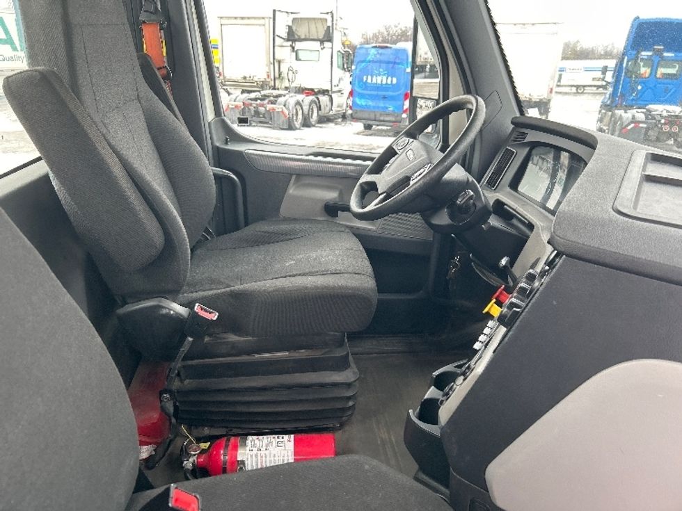 Day Cab Tractor-Heavy Duty Tractors-Freightliner-2020-T12664ST-Montreal-PQ-742,041\n\t\tkm-$ 57,000 - Image 14