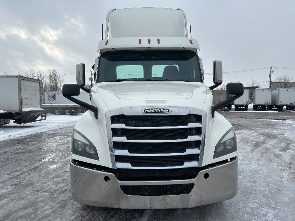 Day Cab Tractor-Heavy Duty Tractors-Freightliner-2020-T12664ST-Montreal-PQ-742,041\n\t\tkm-$ 57,000 - Image 2