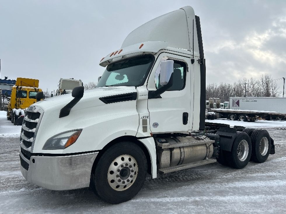 Day Cab Tractor-Heavy Duty Tractors-Freightliner-2020-T12664ST-Montreal-PQ-742,041\n\t\tkm-$ 57,000 - Image 3