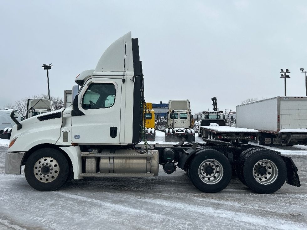 Day Cab Tractor-Heavy Duty Tractors-Freightliner-2020-T12664ST-Montreal-PQ-742,041\n\t\tkm-$ 57,000 - Image 4