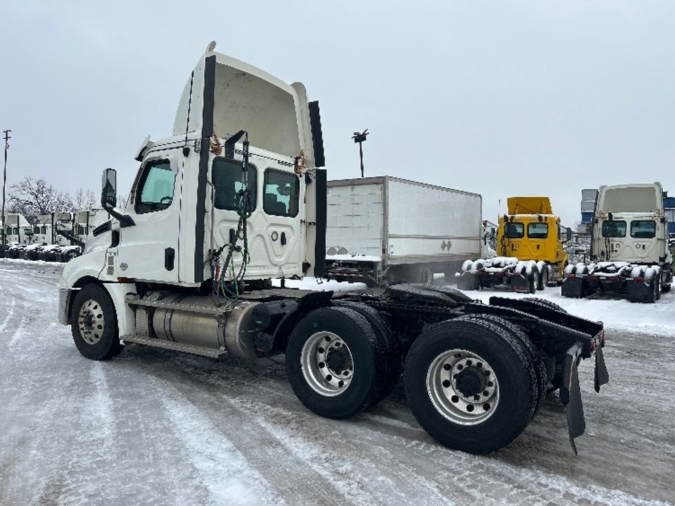 Day Cab Tractor-Heavy Duty Tractors-Freightliner-2020-T12664ST-Montreal-PQ-742,041\n\t\tkm-$ 57,000 - Image 5