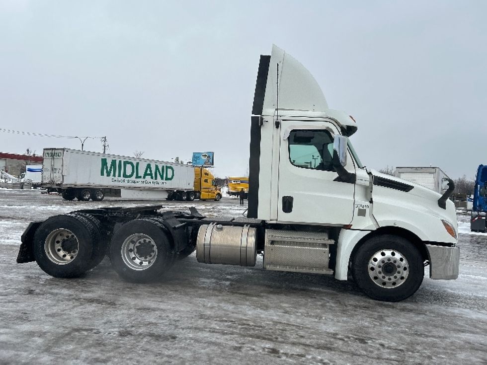 Day Cab Tractor-Heavy Duty Tractors-Freightliner-2020-T12664ST-Montreal-PQ-742,041\n\t\tkm-$ 57,000 - Image 8