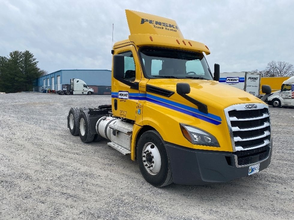 Day Cab Tractor-Heavy Duty Tractors-Freightliner-2020-T12664ST-Morristown-TN-378,854\n\t\tmiles-$ 55,000 - Image 1