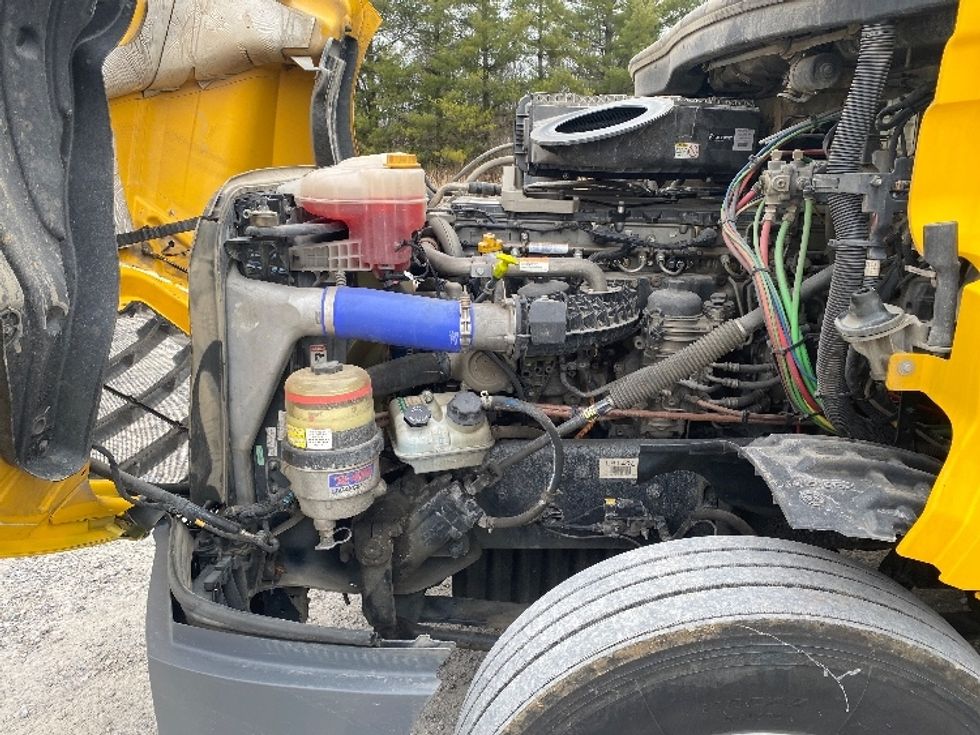 Day Cab Tractor-Heavy Duty Tractors-Freightliner-2020-T12664ST-Morristown-TN-378,854\n\t\tmiles-$ 55,000 - Image 16