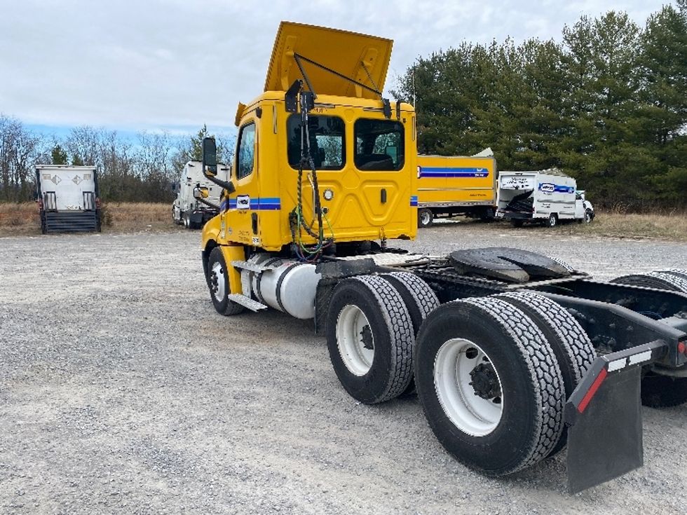 Day Cab Tractor-Heavy Duty Tractors-Freightliner-2020-T12664ST-Morristown-TN-378,854\n\t\tmiles-$ 55,000 - Image 5