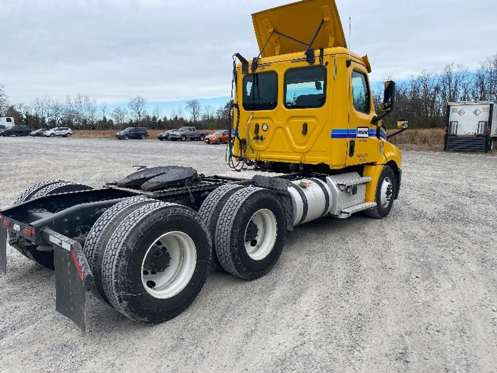 Day Cab Tractor-Heavy Duty Tractors-Freightliner-2020-T12664ST-Morristown-TN-378,854\n\t\tmiles-$ 55,000 - Image 7
