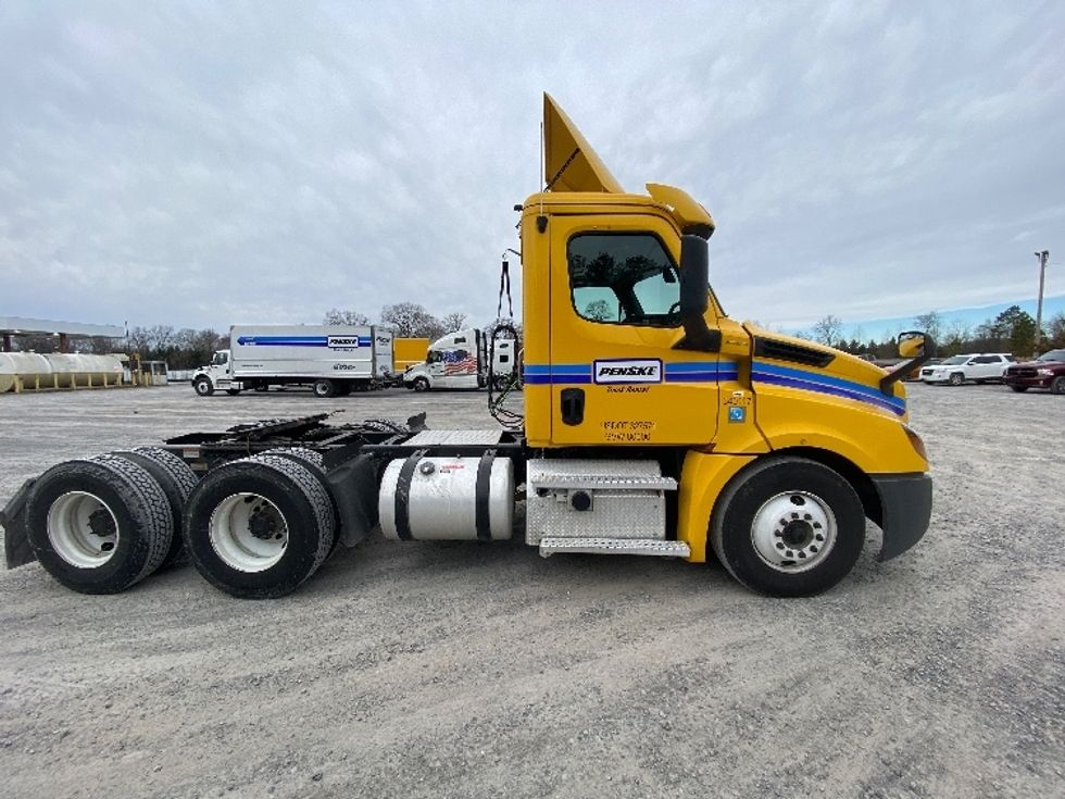 Day Cab Tractor-Heavy Duty Tractors-Freightliner-2020-T12664ST-Morristown-TN-378,854\n\t\tmiles-$ 55,000 - Image 8