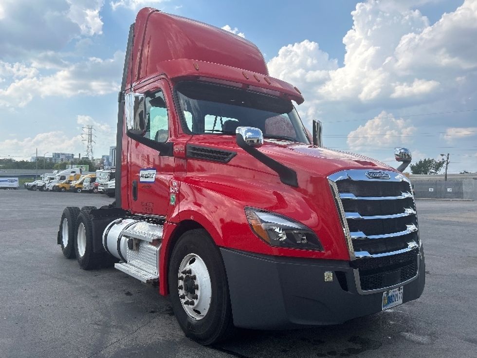 Day Cab Tractor-Heavy Duty Tractors-Freightliner-2020-T12664ST-Nashville (Mount Juliet)-TN-208,928\n\t\tmiles-$ 62,500 - Image 1