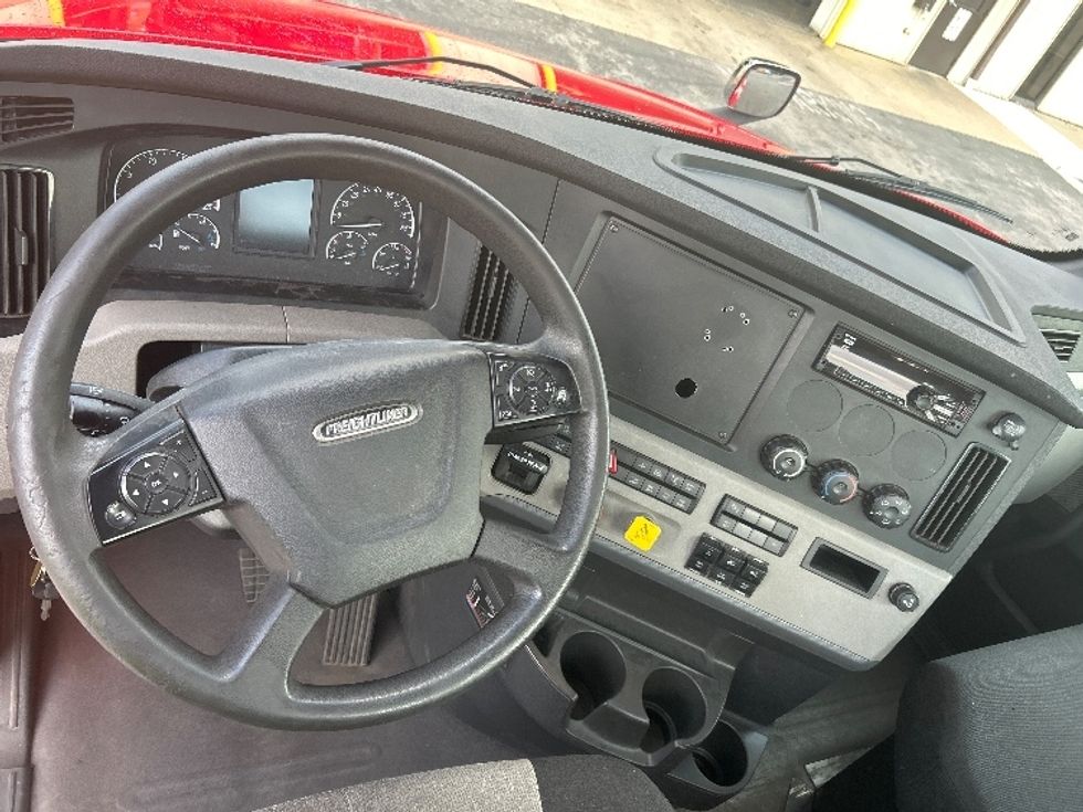 Day Cab Tractor-Heavy Duty Tractors-Freightliner-2020-T12664ST-Nashville (Mount Juliet)-TN-208,928\n\t\tmiles-$ 62,500 - Image 11