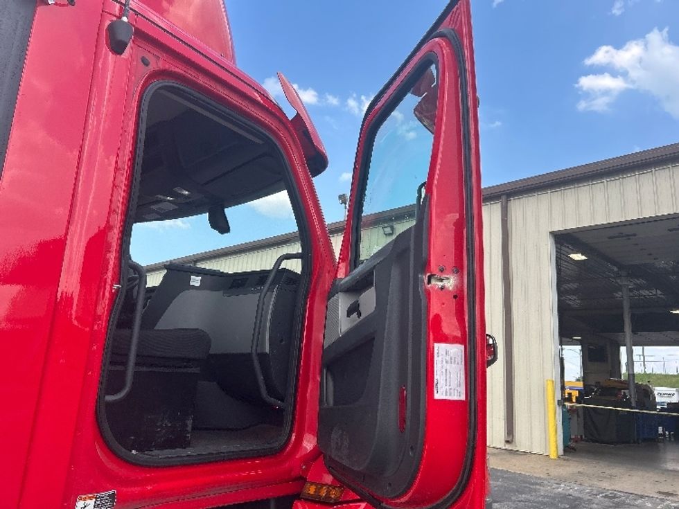 Day Cab Tractor-Heavy Duty Tractors-Freightliner-2020-T12664ST-Nashville (Mount Juliet)-TN-208,928\n\t\tmiles-$ 62,500 - Image 12