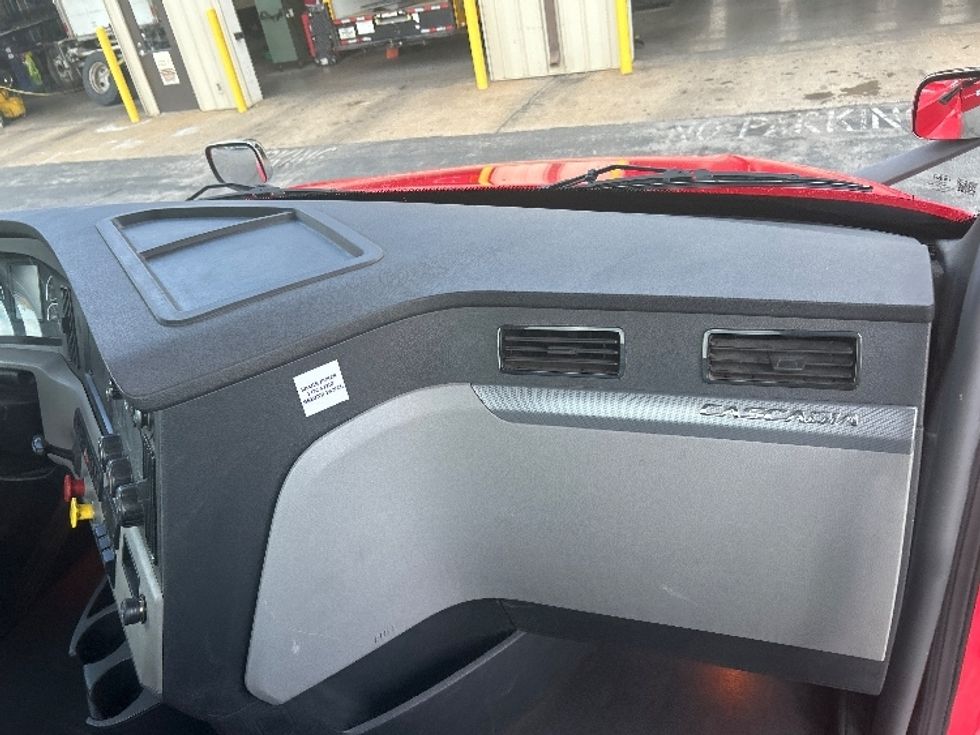 Day Cab Tractor-Heavy Duty Tractors-Freightliner-2020-T12664ST-Nashville (Mount Juliet)-TN-208,928\n\t\tmiles-$ 62,500 - Image 13