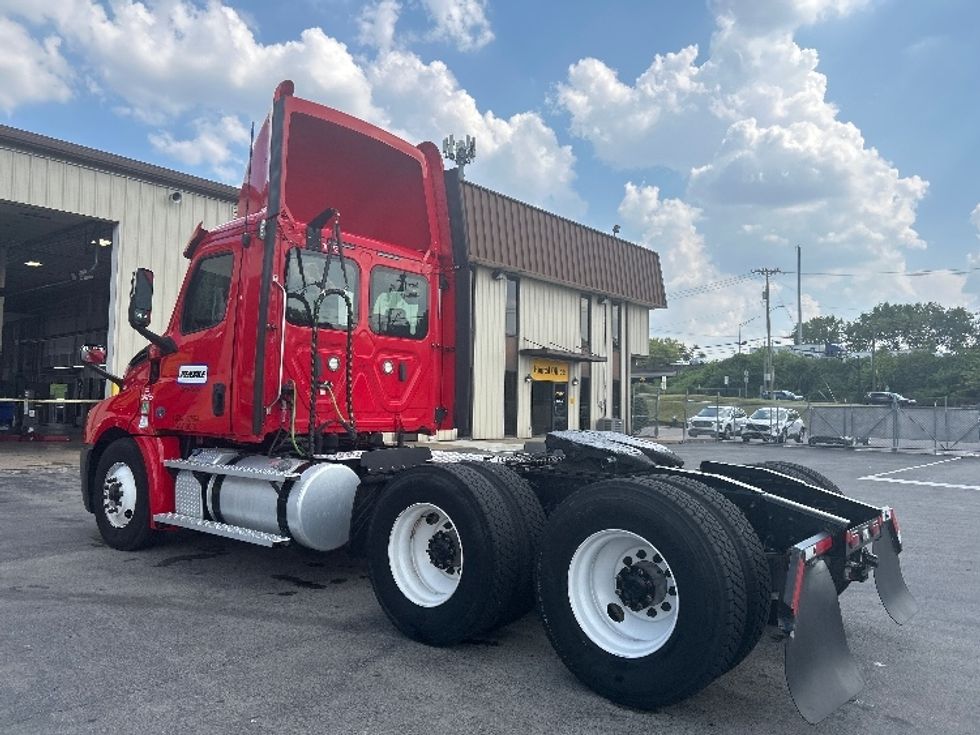 Day Cab Tractor-Heavy Duty Tractors-Freightliner-2020-T12664ST-Nashville (Mount Juliet)-TN-208,928\n\t\tmiles-$ 62,500 - Image 5