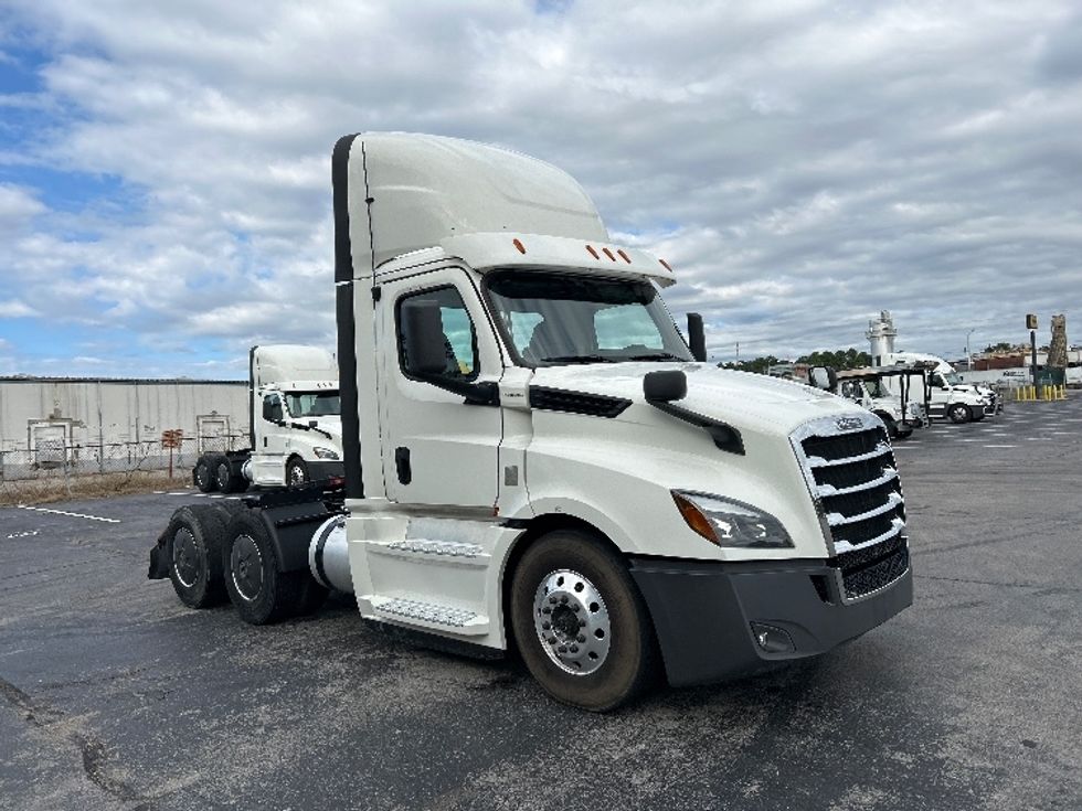 Day Cab Tractor-Heavy Duty Tractors-Freightliner-2020-T12664ST-Nashville (Mount Juliet)-TN-233,038\n\t\tmiles-$ 63,000 - Image 1