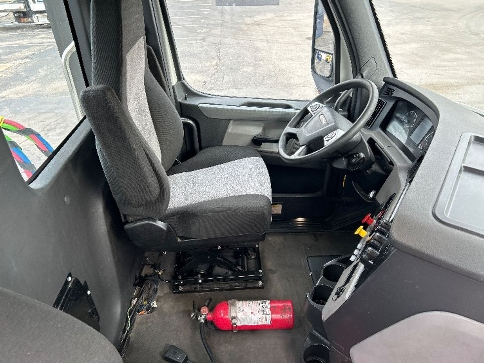 Day Cab Tractor-Heavy Duty Tractors-Freightliner-2020-T12664ST-Nashville (Mount Juliet)-TN-233,038\n\t\tmiles-$ 63,000 - Image 14