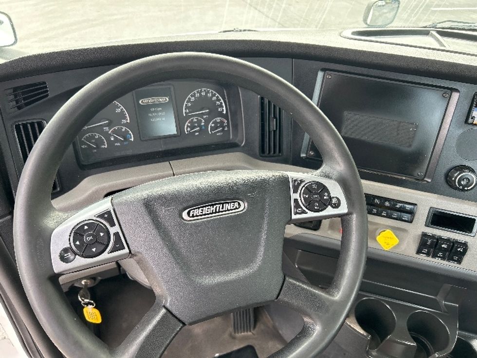 Day Cab Tractor-Heavy Duty Tractors-Freightliner-2020-T12664ST-Nashville (Mount Juliet)-TN-233,038\n\t\tmiles-$ 63,000 - Image 11