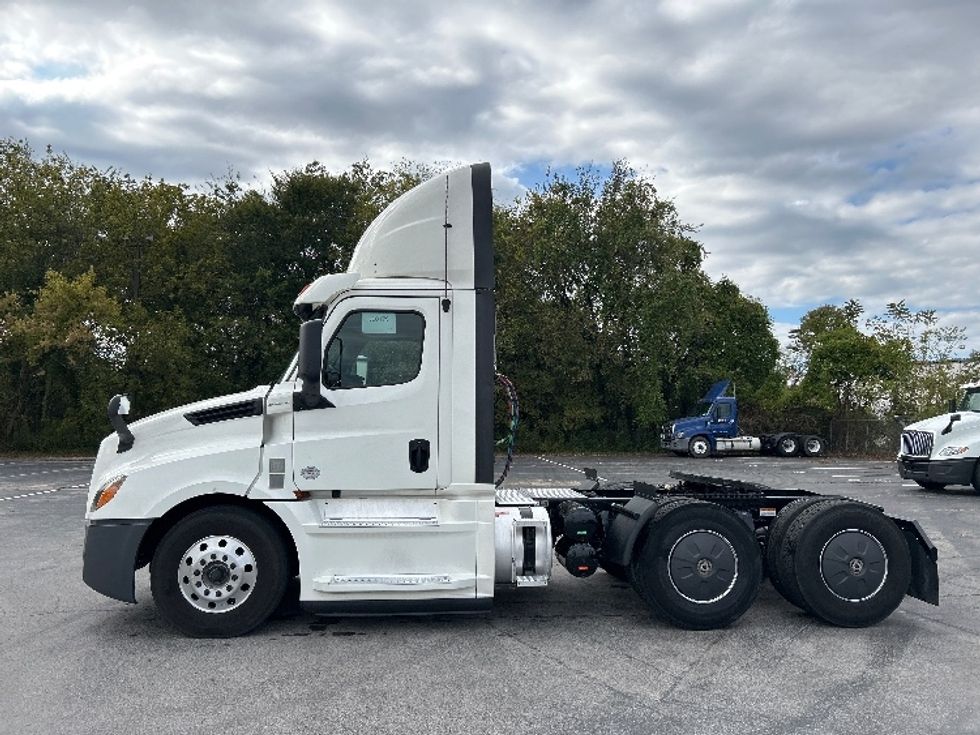 Day Cab Tractor-Heavy Duty Tractors-Freightliner-2020-T12664ST-Nashville (Mount Juliet)-TN-233,038\n\t\tmiles-$ 63,000 - Image 4
