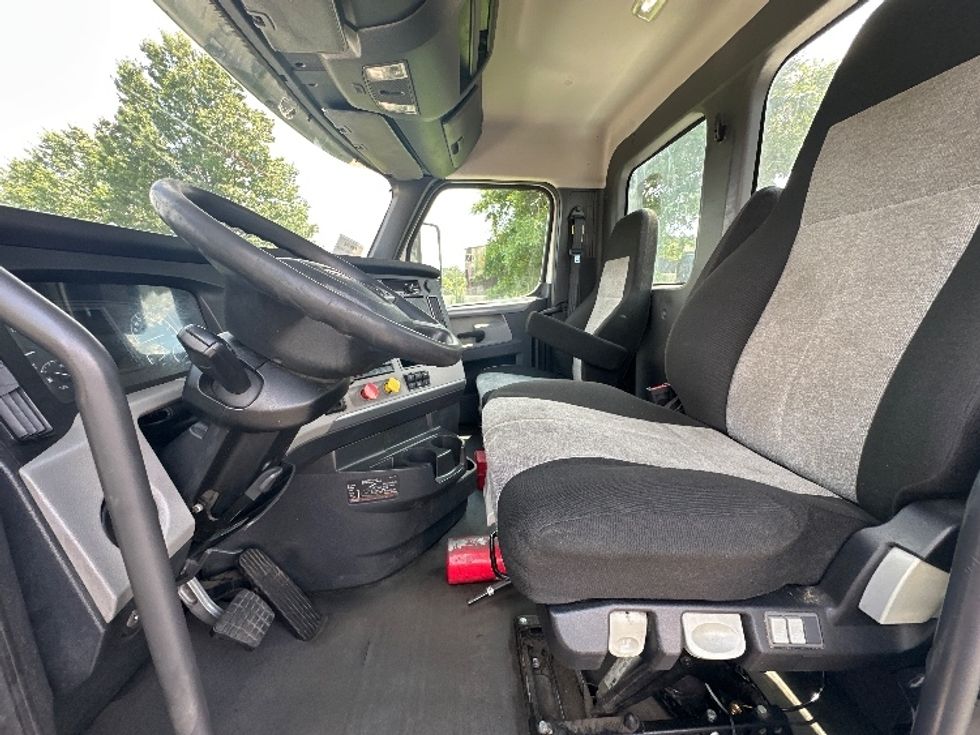 Day Cab Tractor-Heavy Duty Tractors-Freightliner-2020-T12664ST-Nashville (Mount Juliet)-TN-239,776\n\t\tmiles-$ 65,500 - Image 10