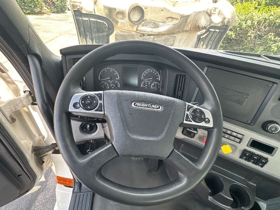 Day Cab Tractor-Heavy Duty Tractors-Freightliner-2020-T12664ST-Nashville (Mount Juliet)-TN-239,776\n\t\tmiles-$ 65,500 - Image 11