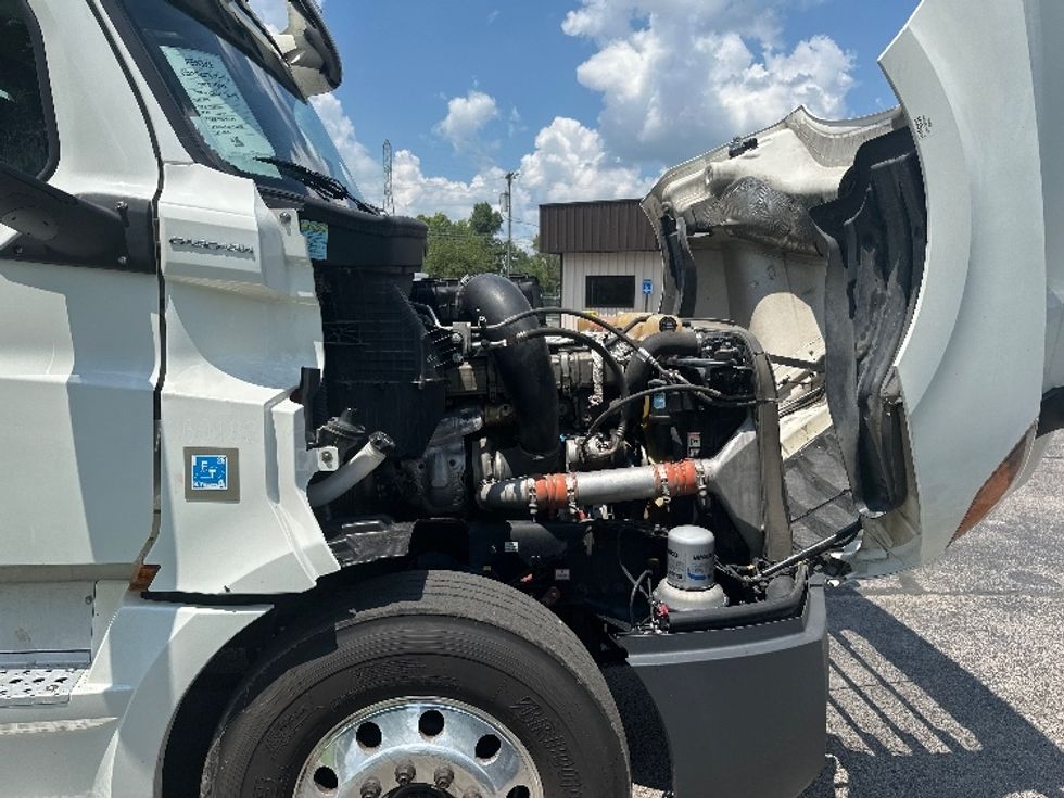 Day Cab Tractor-Heavy Duty Tractors-Freightliner-2020-T12664ST-Nashville (Mount Juliet)-TN-239,776\n\t\tmiles-$ 65,500 - Image 15