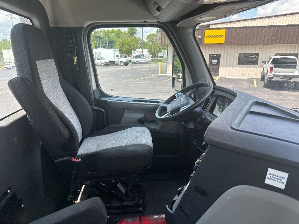 Day Cab Tractor-Heavy Duty Tractors-Freightliner-2020-T12664ST-Nashville (Mount Juliet)-TN-239,776\n\t\tmiles-$ 65,500 - Image 14