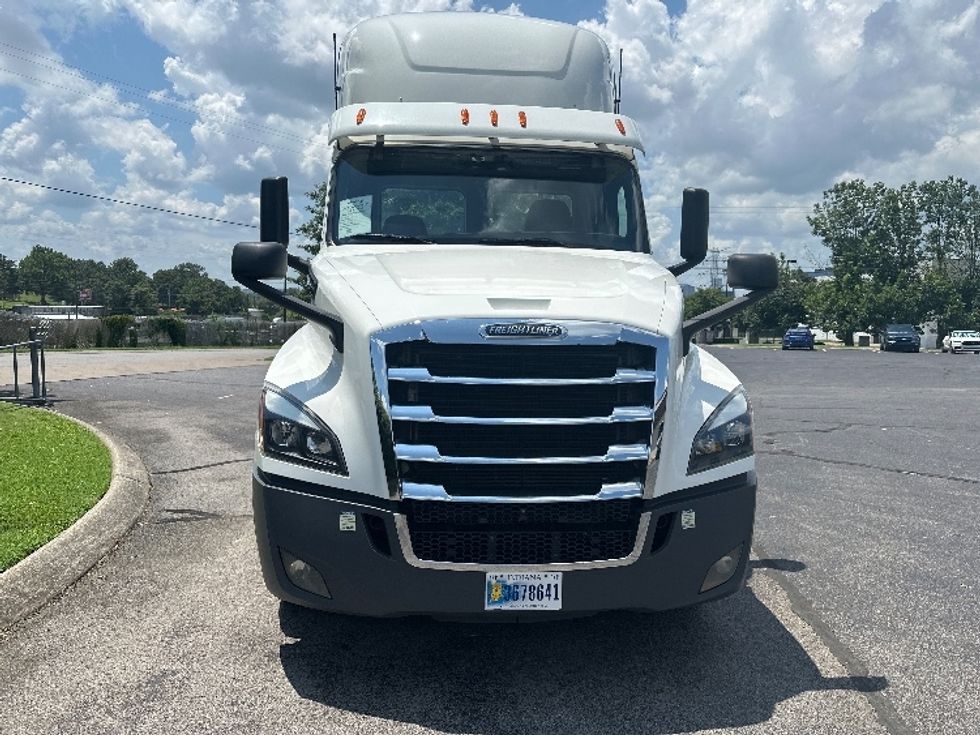 Day Cab Tractor-Heavy Duty Tractors-Freightliner-2020-T12664ST-Nashville (Mount Juliet)-TN-239,776\n\t\tmiles-$ 65,500 - Image 2