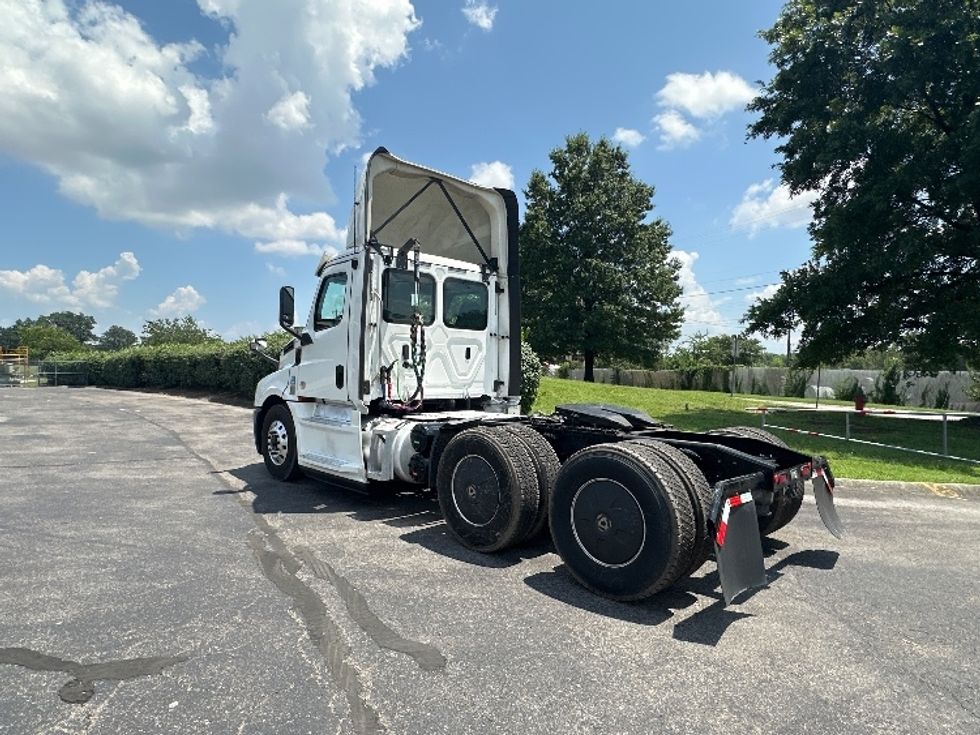 Day Cab Tractor-Heavy Duty Tractors-Freightliner-2020-T12664ST-Nashville (Mount Juliet)-TN-239,776\n\t\tmiles-$ 65,500 - Image 5