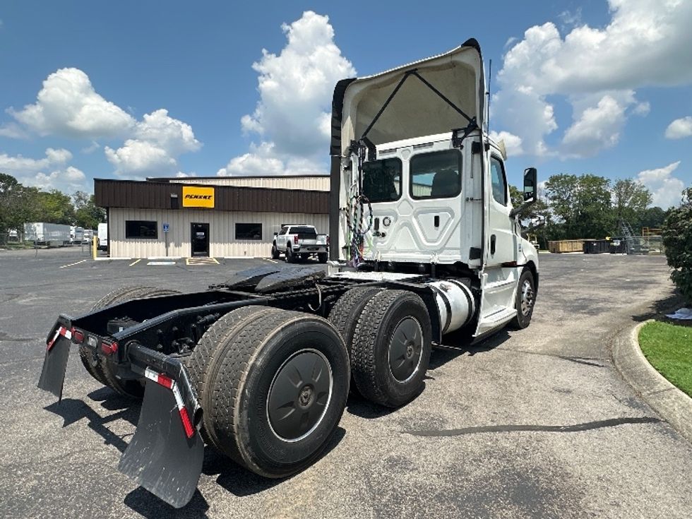Day Cab Tractor-Heavy Duty Tractors-Freightliner-2020-T12664ST-Nashville (Mount Juliet)-TN-239,776\n\t\tmiles-$ 65,500 - Image 7