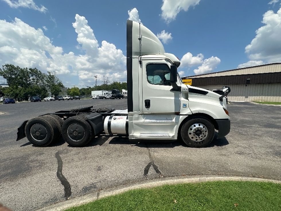Day Cab Tractor-Heavy Duty Tractors-Freightliner-2020-T12664ST-Nashville (Mount Juliet)-TN-239,776\n\t\tmiles-$ 65,500 - Image 8