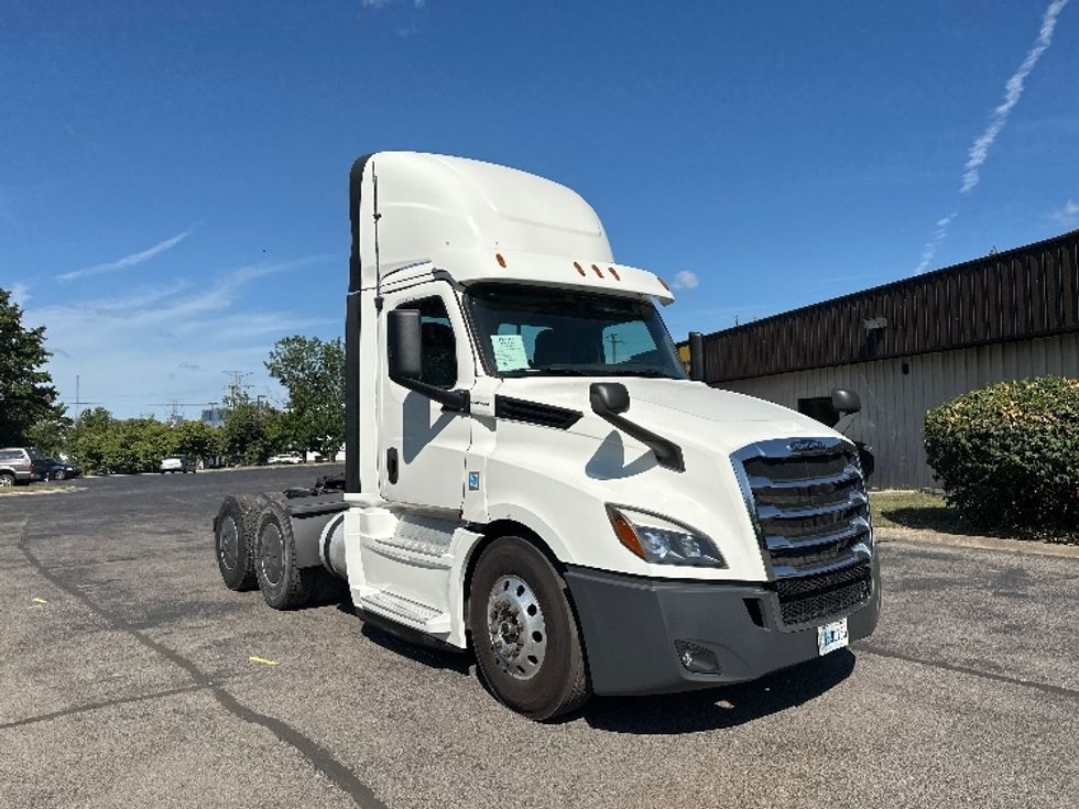 Day Cab Tractor-Heavy Duty Tractors-Freightliner-2020-T12664ST-Nashville (Mount Juliet)-TN-239,835\n\t\tmiles-$ 65,500 - Image 1