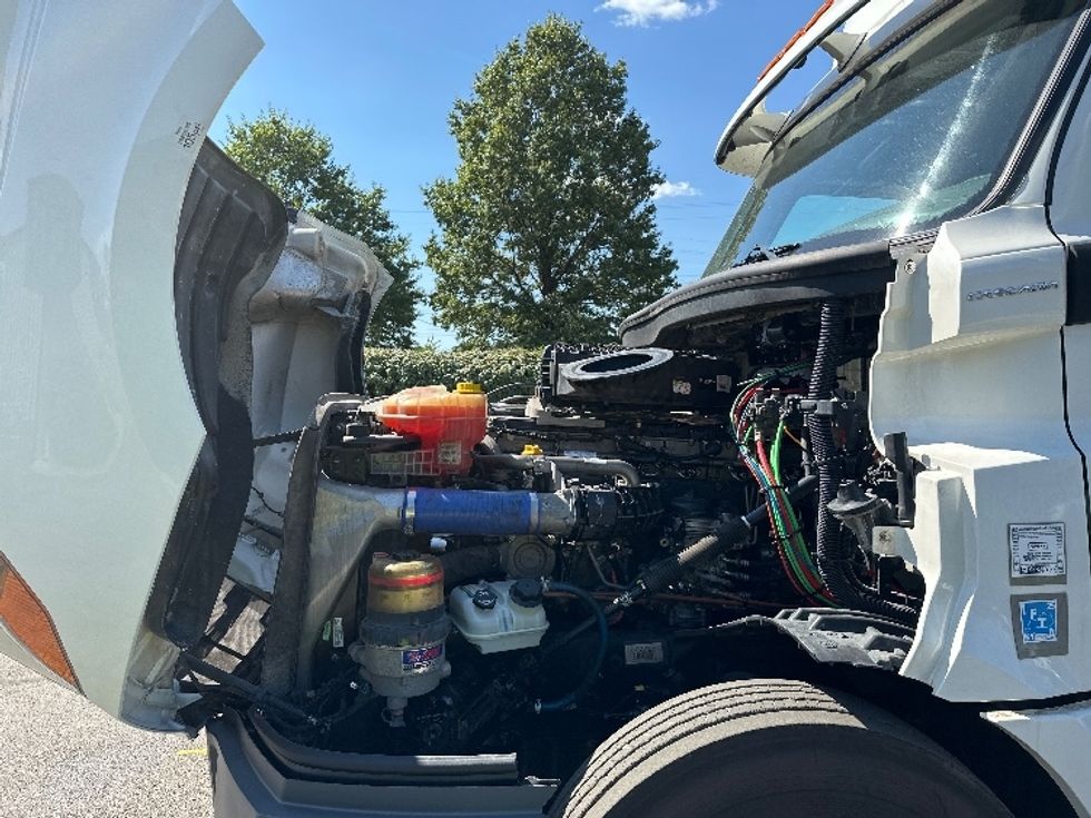 Day Cab Tractor-Heavy Duty Tractors-Freightliner-2020-T12664ST-Nashville (Mount Juliet)-TN-239,835\n\t\tmiles-$ 65,500 - Image 16