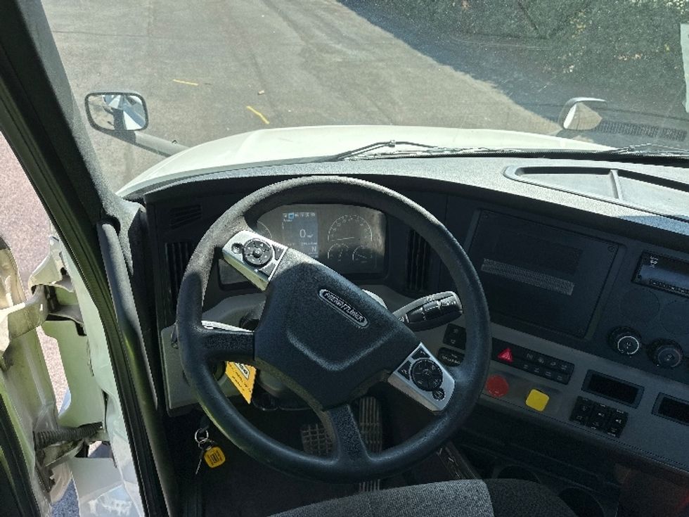 Day Cab Tractor-Heavy Duty Tractors-Freightliner-2020-T12664ST-Nashville (Mount Juliet)-TN-239,835\n\t\tmiles-$ 65,500 - Image 11