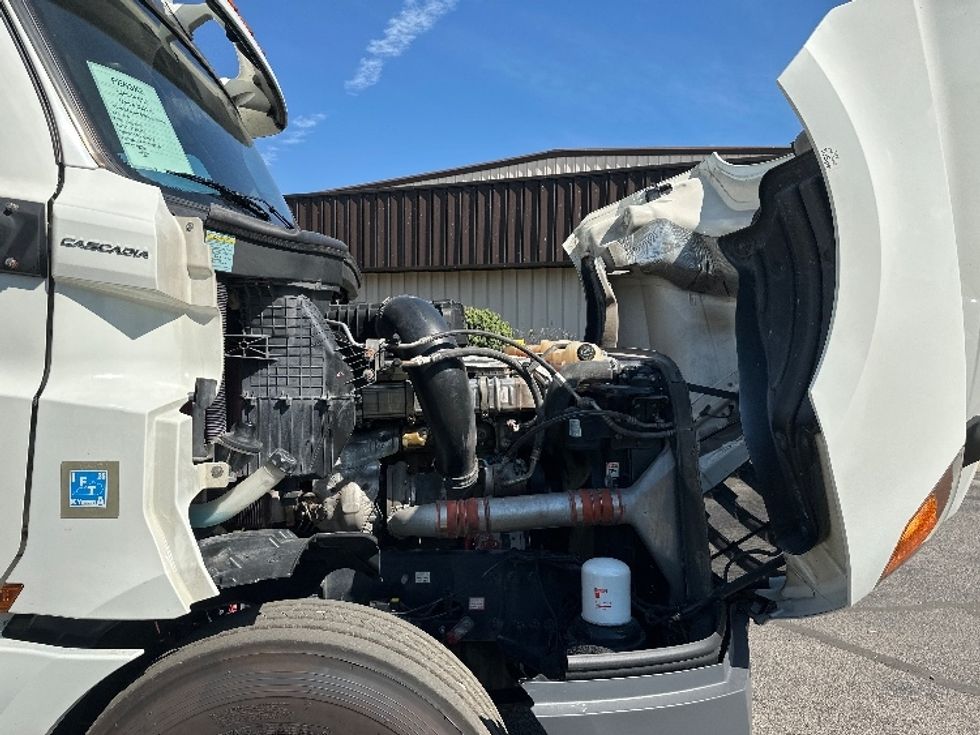 Day Cab Tractor-Heavy Duty Tractors-Freightliner-2020-T12664ST-Nashville (Mount Juliet)-TN-239,835\n\t\tmiles-$ 65,500 - Image 15