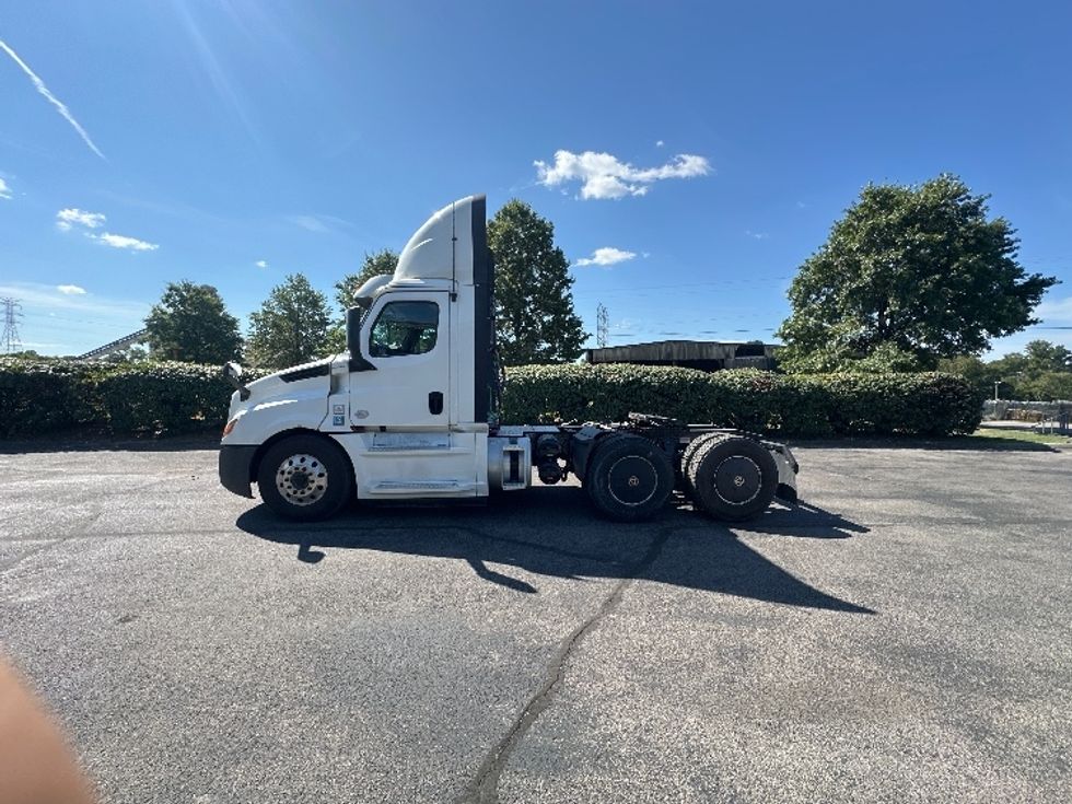 Day Cab Tractor-Heavy Duty Tractors-Freightliner-2020-T12664ST-Nashville (Mount Juliet)-TN-239,835\n\t\tmiles-$ 65,500 - Image 4