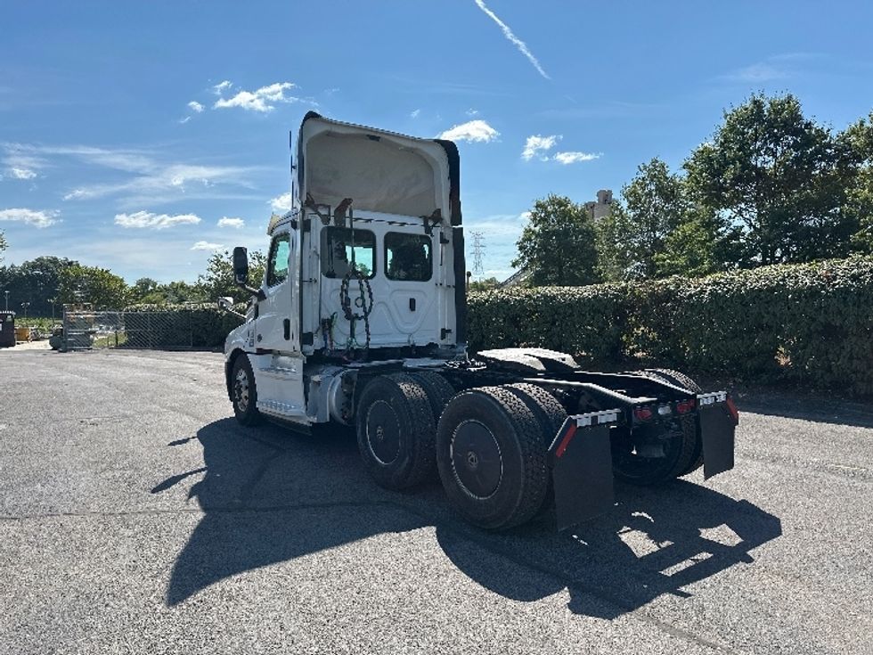 Day Cab Tractor-Heavy Duty Tractors-Freightliner-2020-T12664ST-Nashville (Mount Juliet)-TN-239,835\n\t\tmiles-$ 65,500 - Image 5