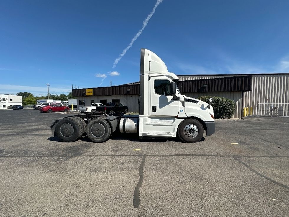Day Cab Tractor-Heavy Duty Tractors-Freightliner-2020-T12664ST-Nashville (Mount Juliet)-TN-239,835\n\t\tmiles-$ 65,500 - Image 8