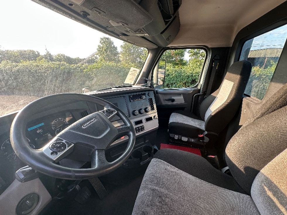 Day Cab Tractor-Heavy Duty Tractors-Freightliner-2020-T12664ST-Nashville (Mount Juliet)-TN-242,729\n\t\tmiles-$ 65,000 - Image 10