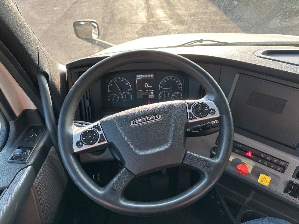 Day Cab Tractor-Heavy Duty Tractors-Freightliner-2020-T12664ST-Nashville (Mount Juliet)-TN-242,729\n\t\tmiles-$ 65,000 - Image 11