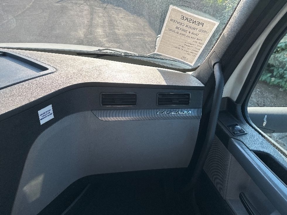 Day Cab Tractor-Heavy Duty Tractors-Freightliner-2020-T12664ST-Nashville (Mount Juliet)-TN-242,729\n\t\tmiles-$ 65,000 - Image 13