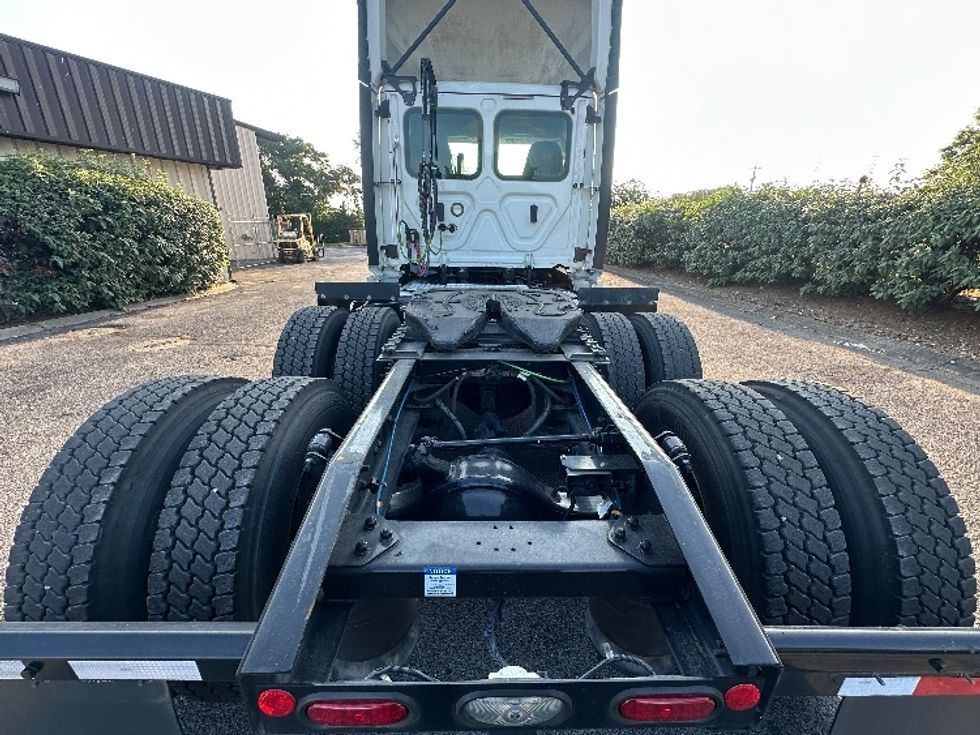 Day Cab Tractor-Heavy Duty Tractors-Freightliner-2020-T12664ST-Nashville (Mount Juliet)-TN-242,729\n\t\tmiles-$ 65,000 - Image 6