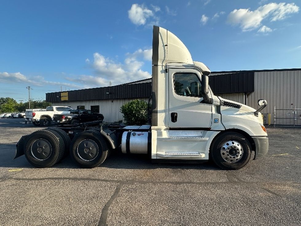 Day Cab Tractor-Heavy Duty Tractors-Freightliner-2020-T12664ST-Nashville (Mount Juliet)-TN-242,729\n\t\tmiles-$ 65,000 - Image 8