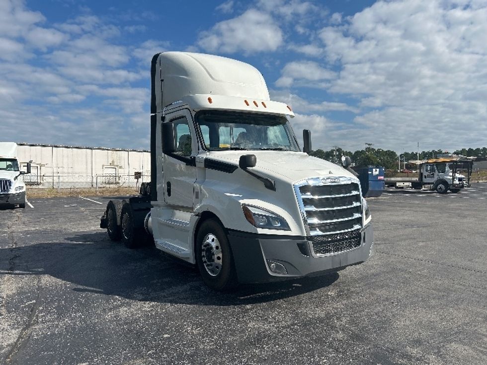 Day Cab Tractor-Heavy Duty Tractors-Freightliner-2020-T12664ST-Nashville (Mount Juliet)-TN-257,668\n\t\tmiles-$ 61,000 - Image 1