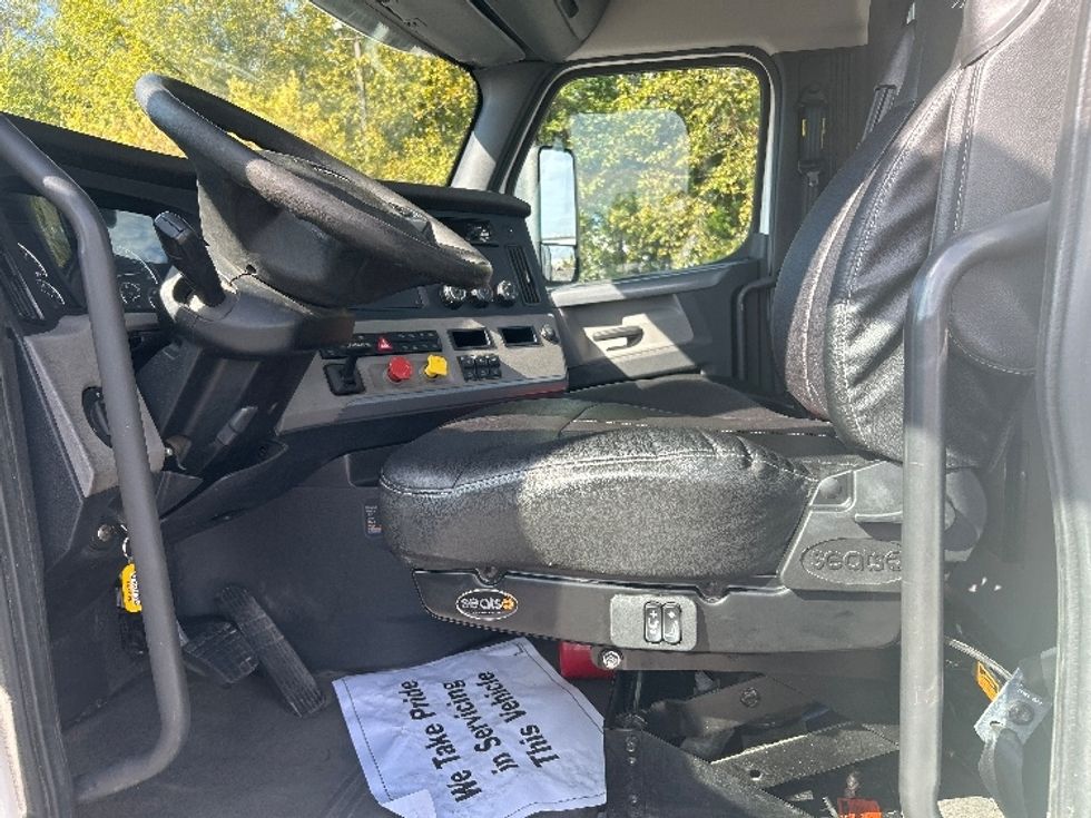 Day Cab Tractor-Heavy Duty Tractors-Freightliner-2020-T12664ST-Nashville (Mount Juliet)-TN-257,668\n\t\tmiles-$ 61,000 - Image 10