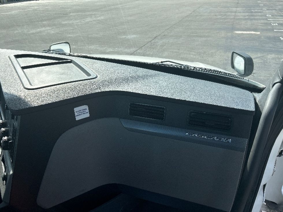 Day Cab Tractor-Heavy Duty Tractors-Freightliner-2020-T12664ST-Nashville (Mount Juliet)-TN-257,668\n\t\tmiles-$ 61,000 - Image 13